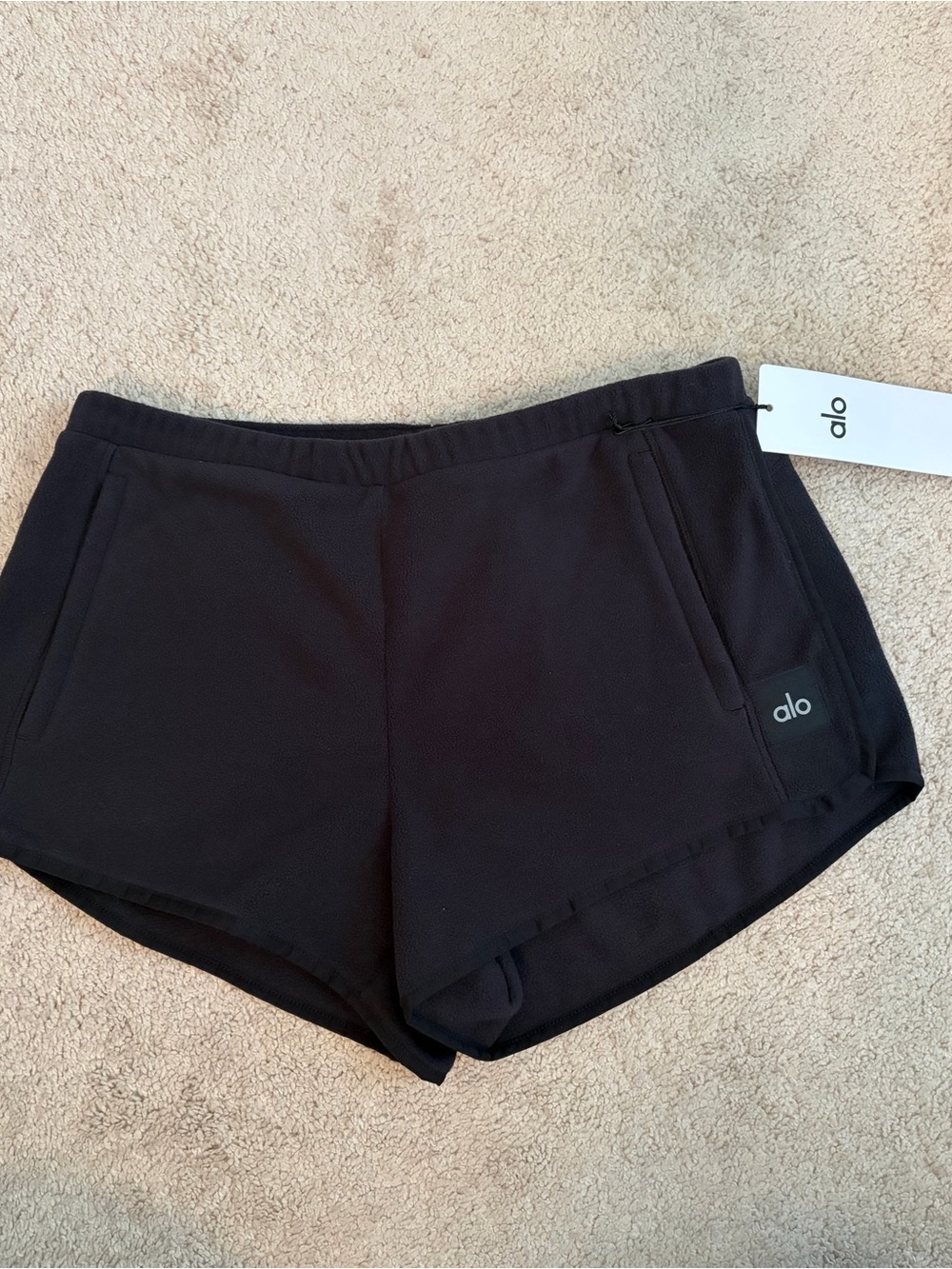 Alo Yoga Polar Fleece Retreat Shorts NWT Women's Size Medium Black Cozy Lounge